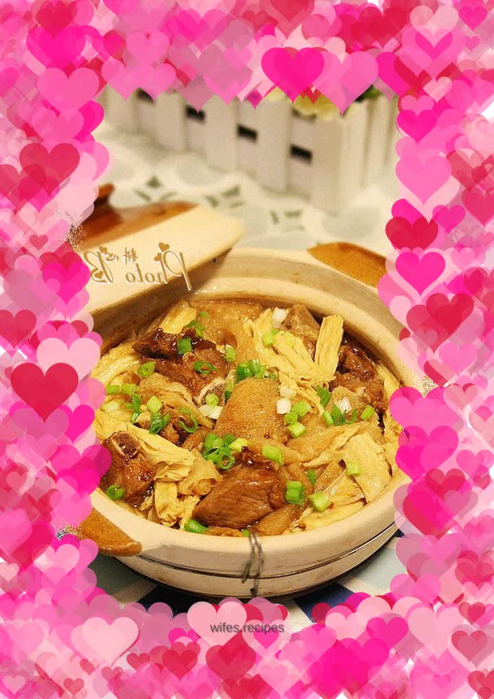 Bamboo fungus and bean curd pork ribs stew