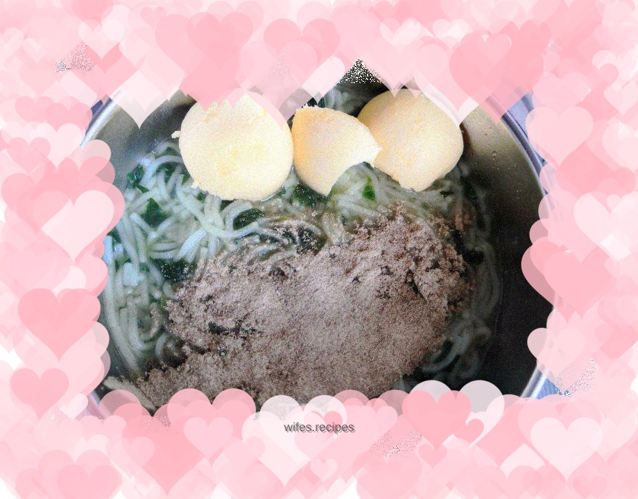 Baby food supplement - iron-supplemented spinach and pork liver noodles