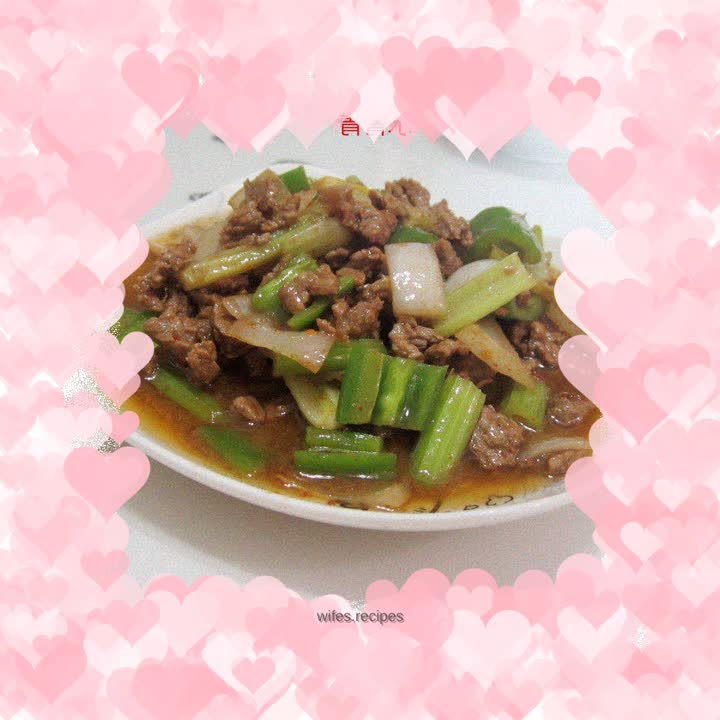 Stir-fried beef with celery and onion