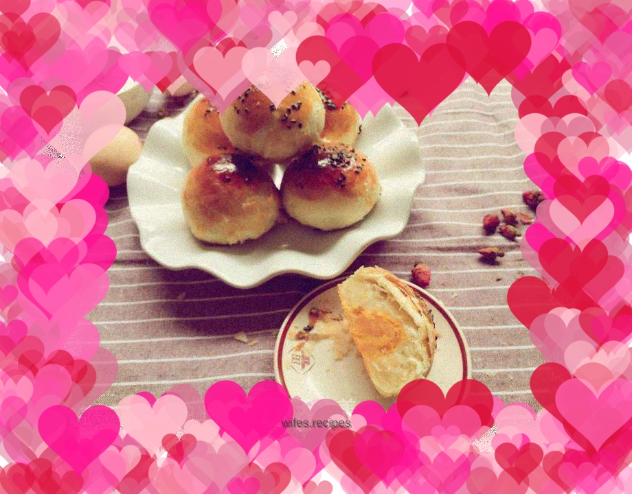 Egg Yolk Lotus Paste Mooncake