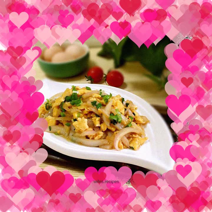 Fried eggs with onions