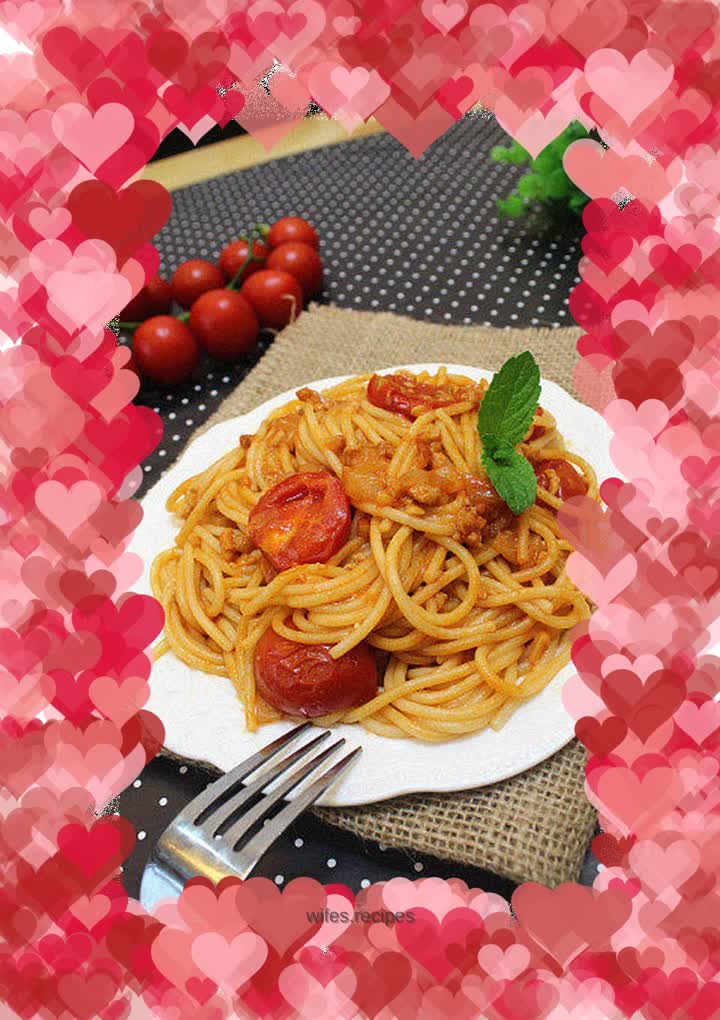 Spaghetti with Tomato Bolognese Sauce