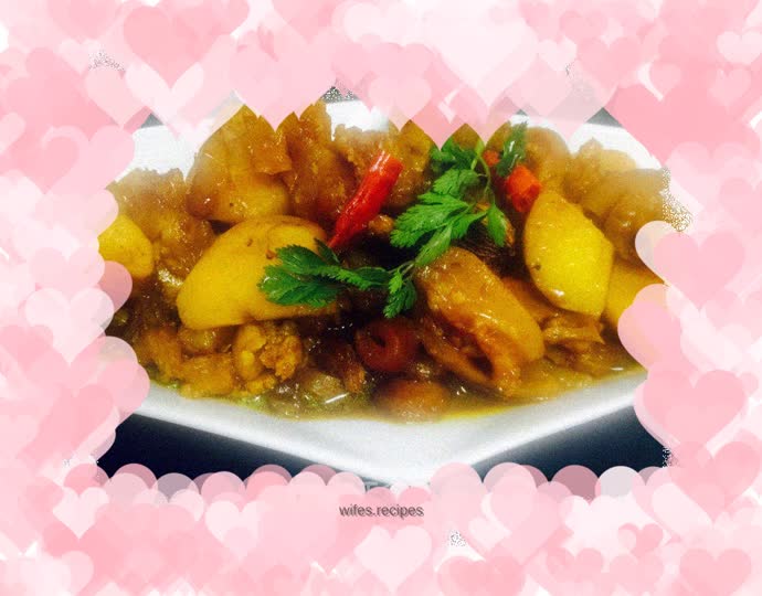 Beef trotters stewed with potatoes