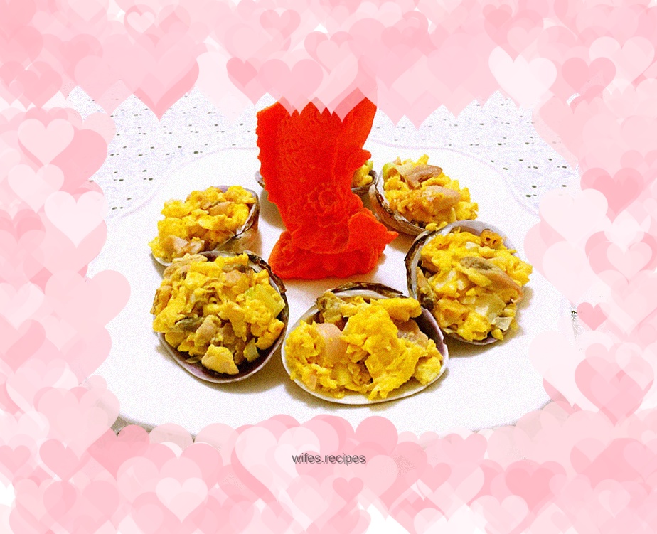 Scrambled eggs with clams