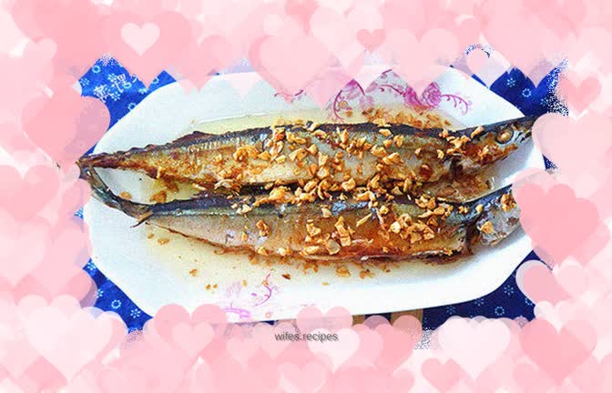 Grilled saury with golden garlic