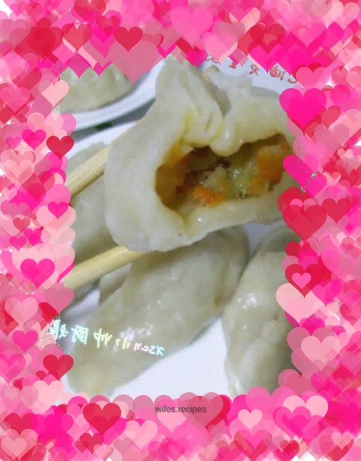 Steamed dumplings with golden jade and white jade in oyster sauce (large steamed dumplings with carrot and green radish in oyster sauce)