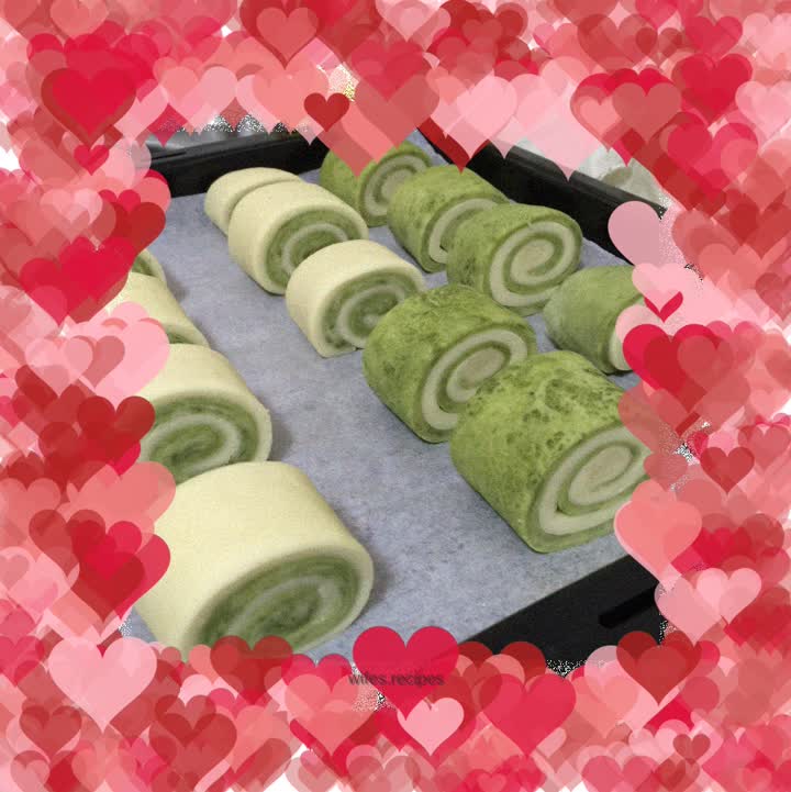 Matcha steamed bun two-color roll