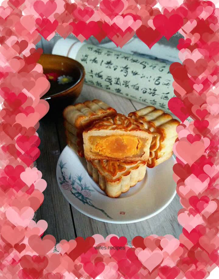 Traditional egg yolk lotus paste mooncake (50g/piece)