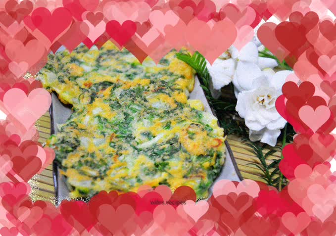 Green vegetable and shrimp skin egg pancake