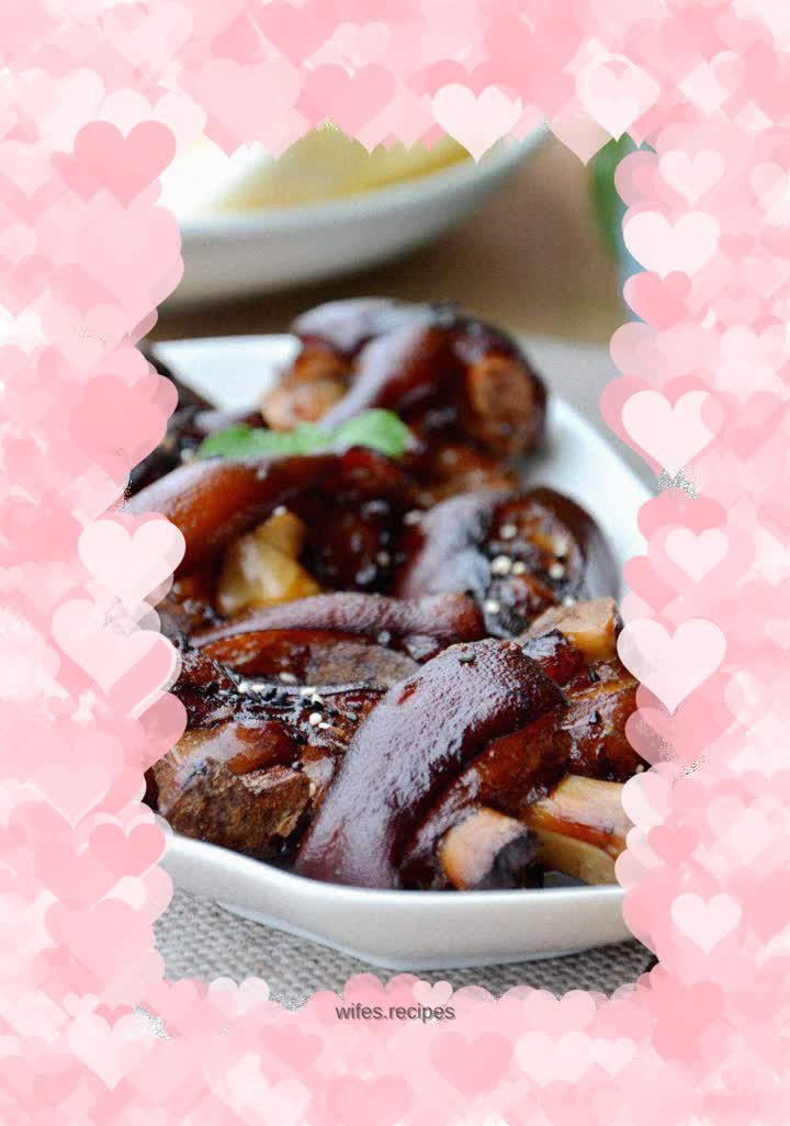 Roasted pig trotters