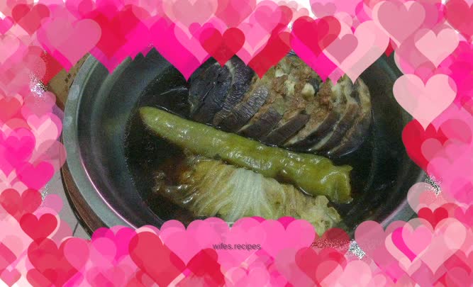 Steamed eggplant stuffed with meat