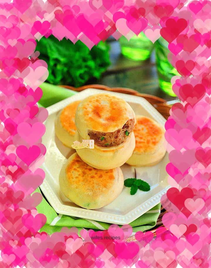 Cixi’s favorite food is door-nail meatloaf filled with fresh soup—a family version of a classic traditional delicacy