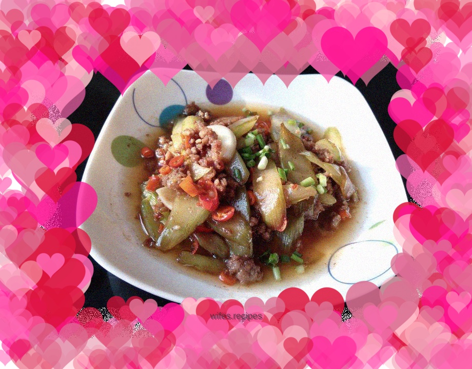 Stir-fried meat with lettuce