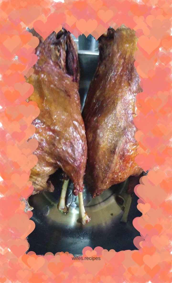 Floating crispy duck