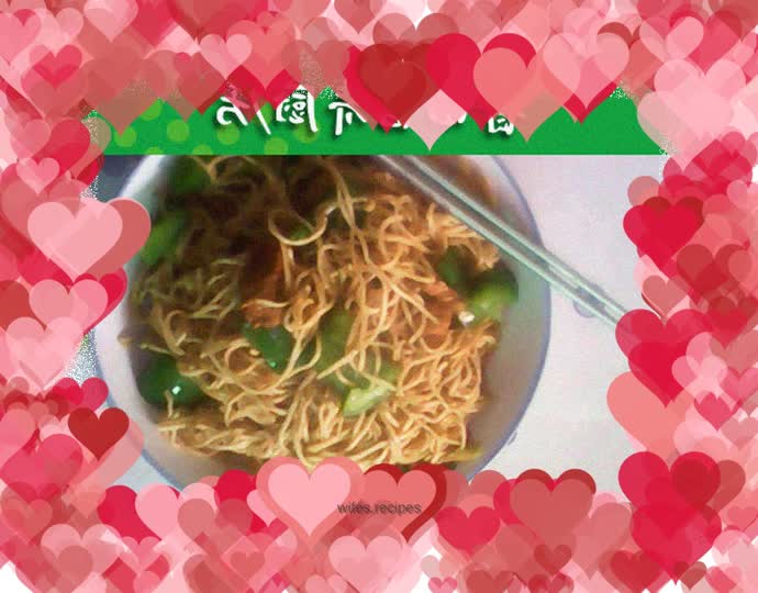 Fried noodles with vegetable pepper