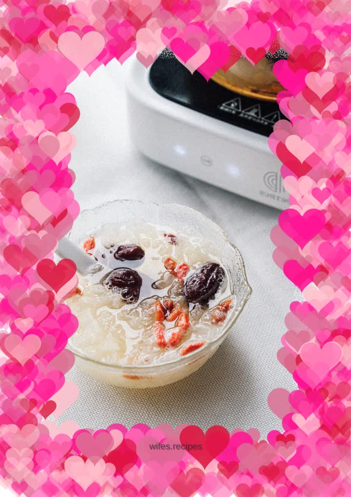 Drink the red date and white fungus soup to make you look good