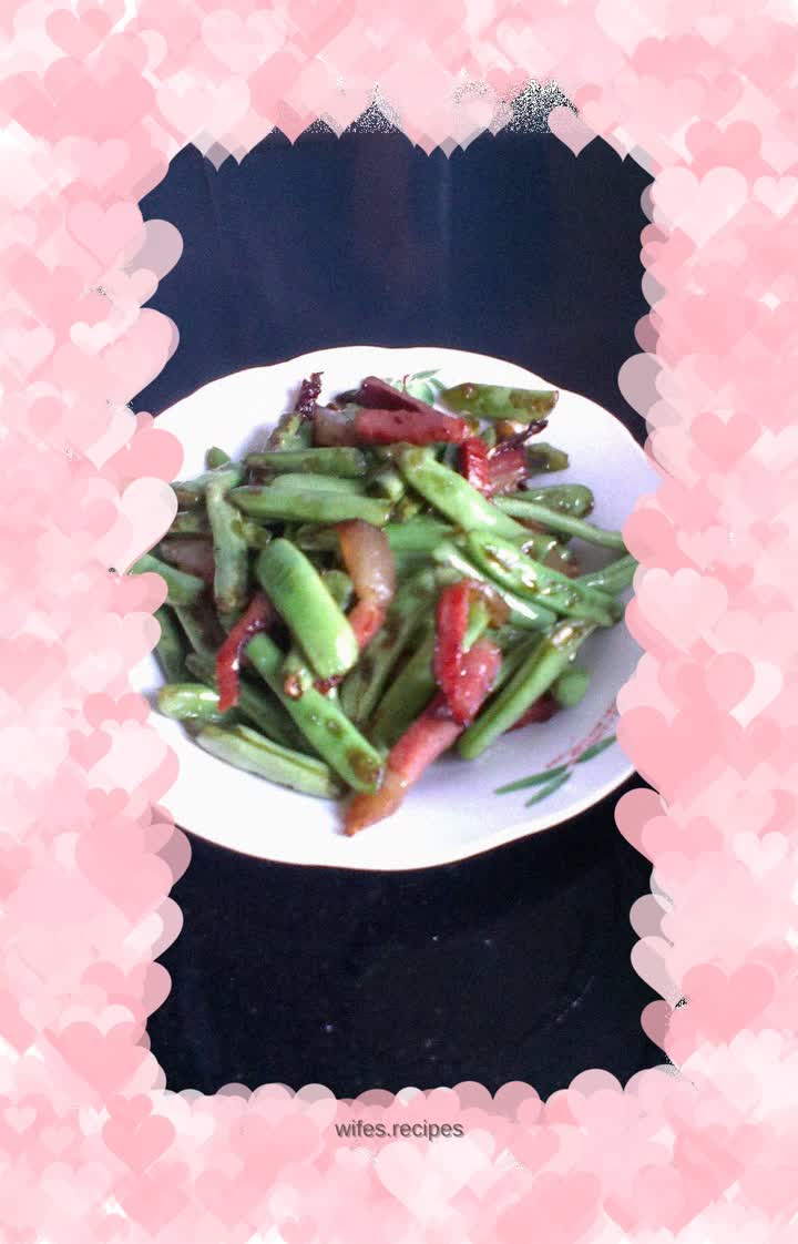 Stir-fried bacon with green beans