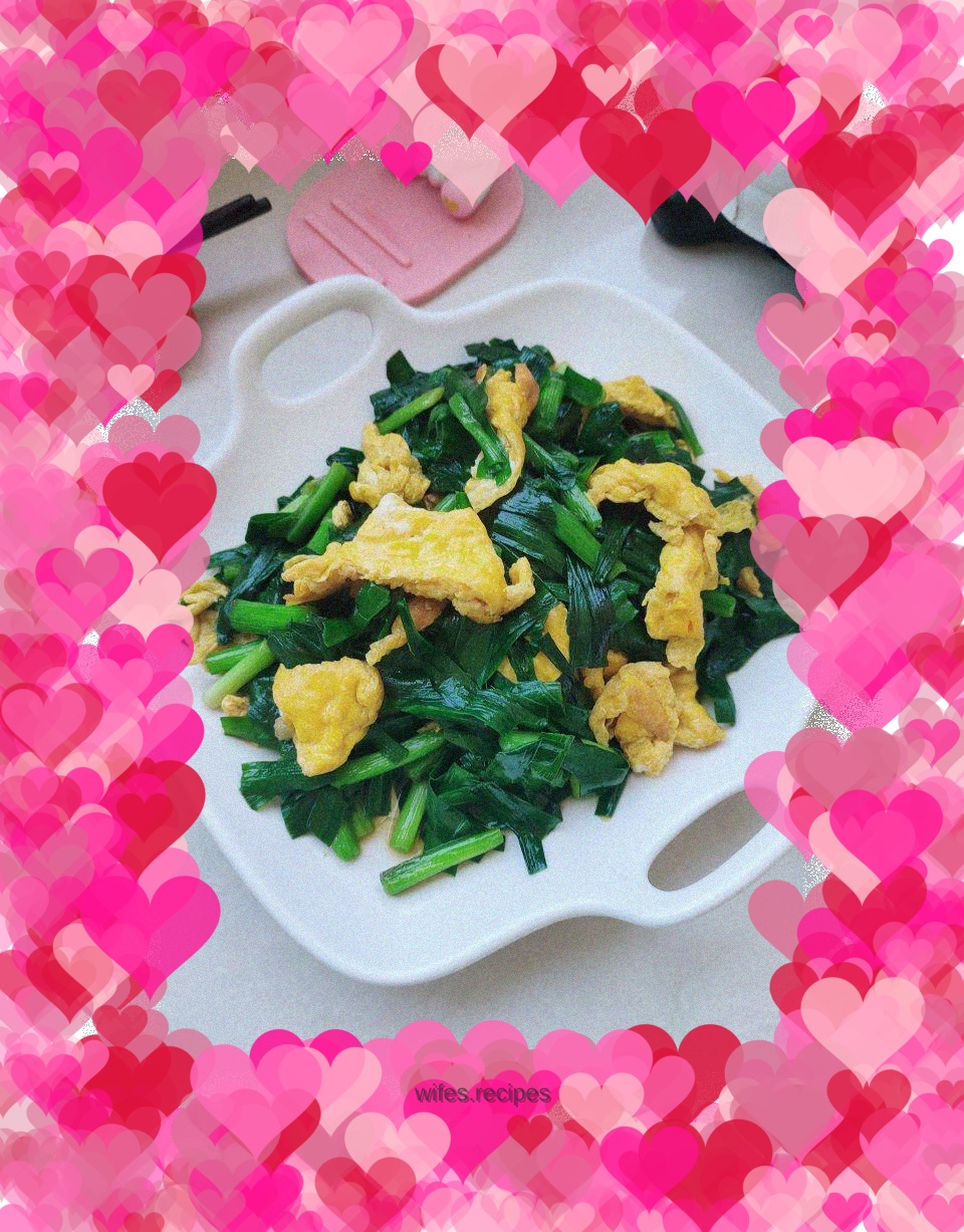 Scrambled eggs with spring leeks