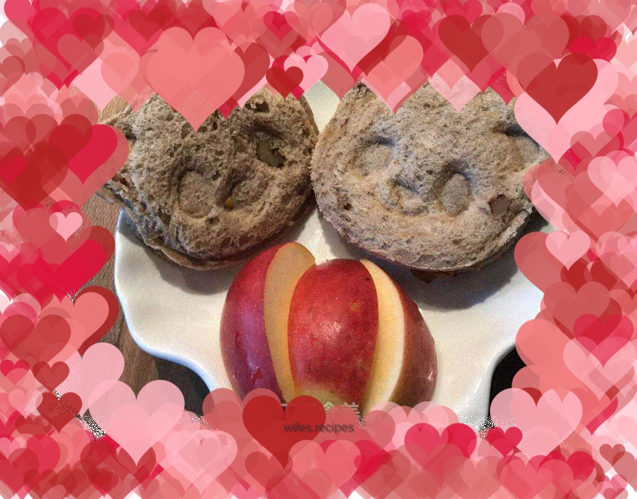 Bear toast with eggs