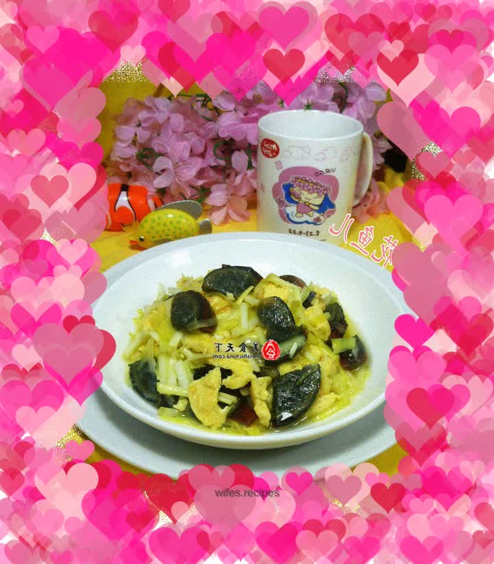 Fried leek sprouts with double eggs