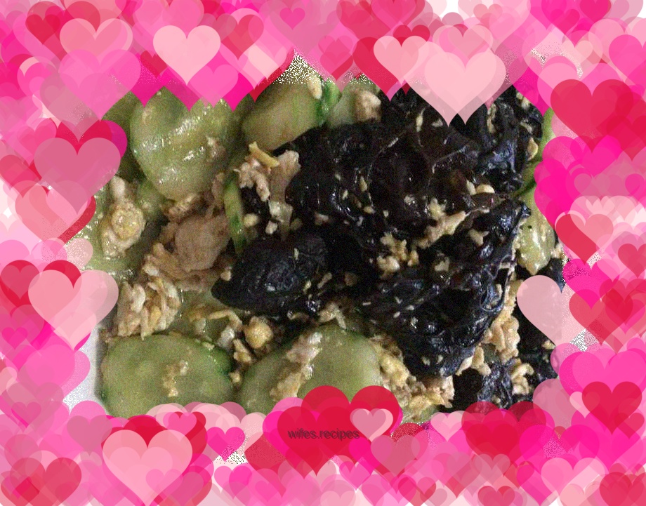 Fried fungus with egg, cucumber