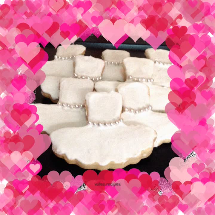 Frosted skirt cookies