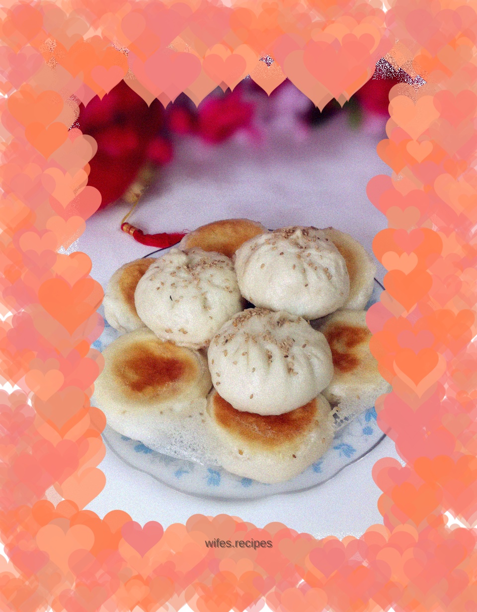 Fried buns with cabbage, egg and shrimp skin