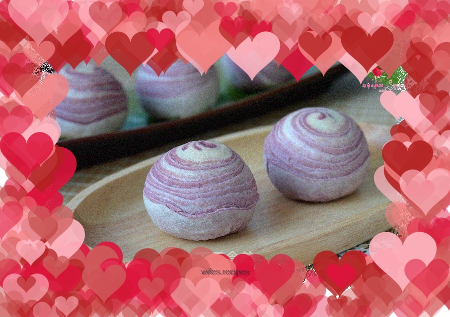 Bean paste and egg yolk meringue mooncakes