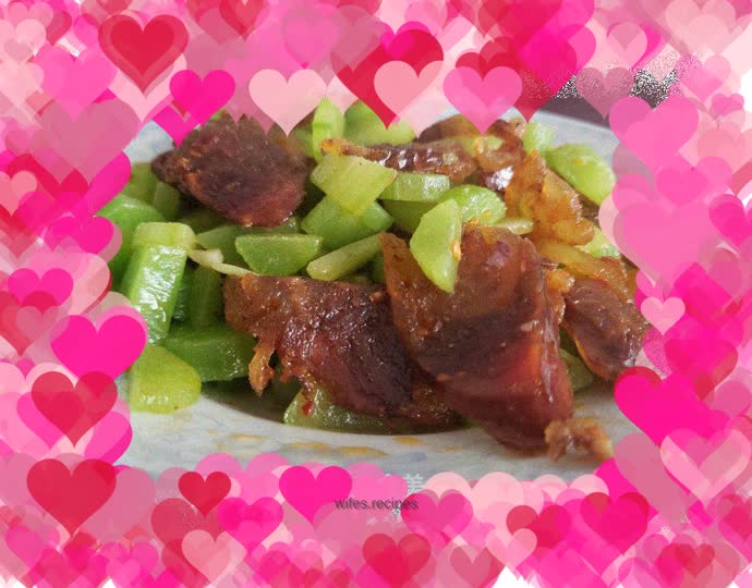 Fried sausage with lettuce