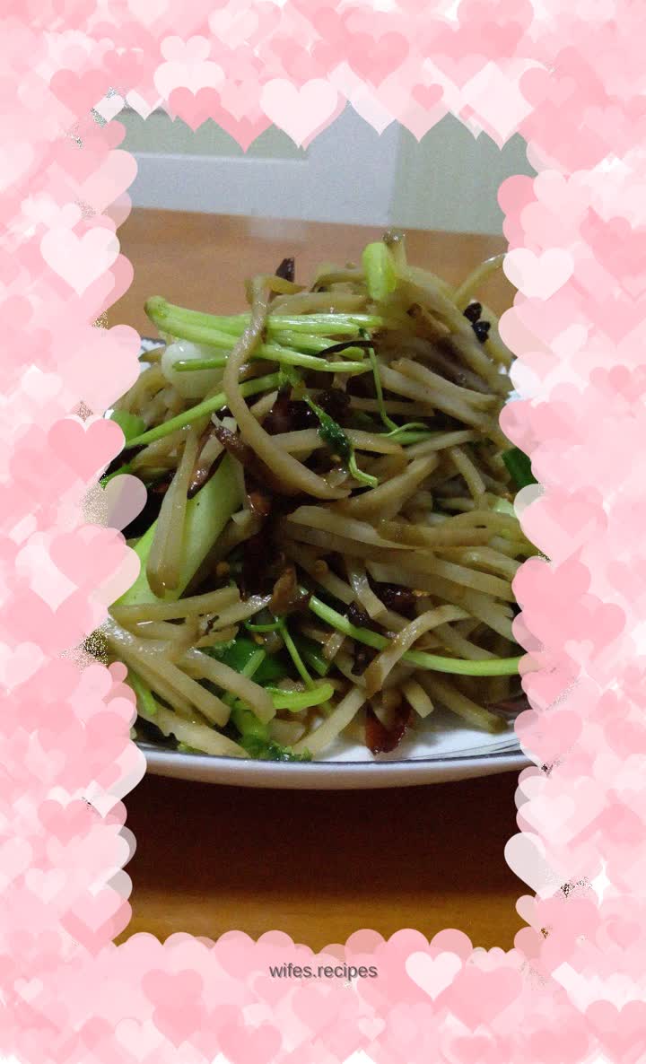 Stir-fried kohlrabi with green onions