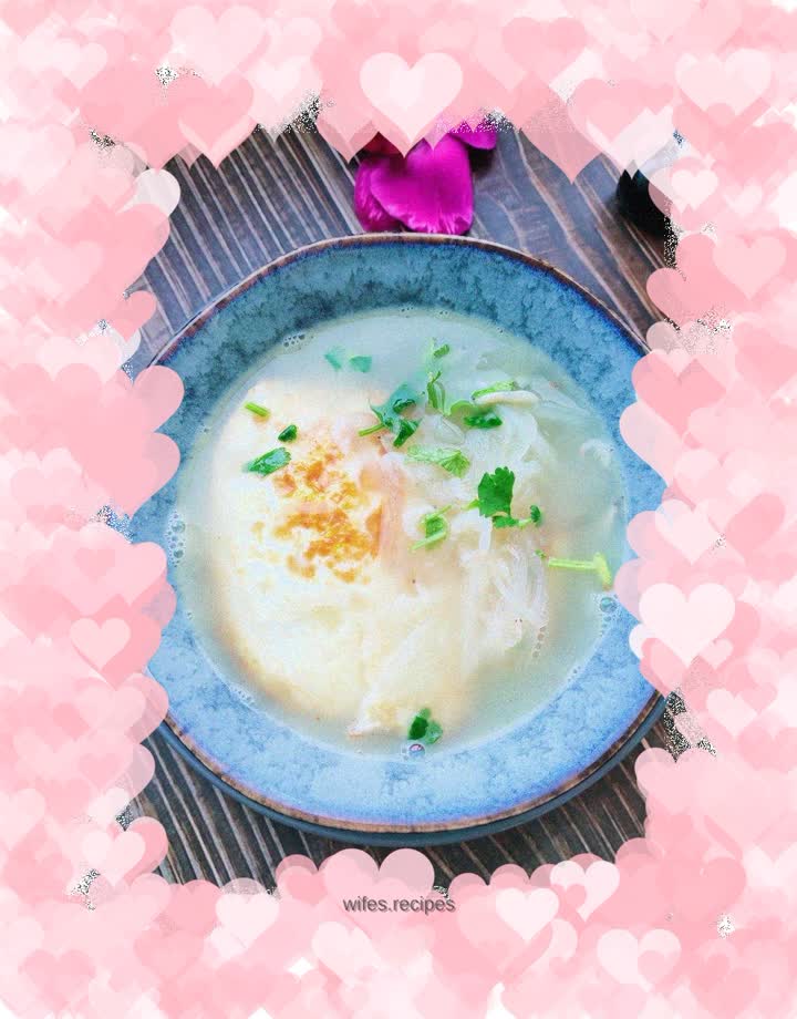 Shredded radish omelette soup