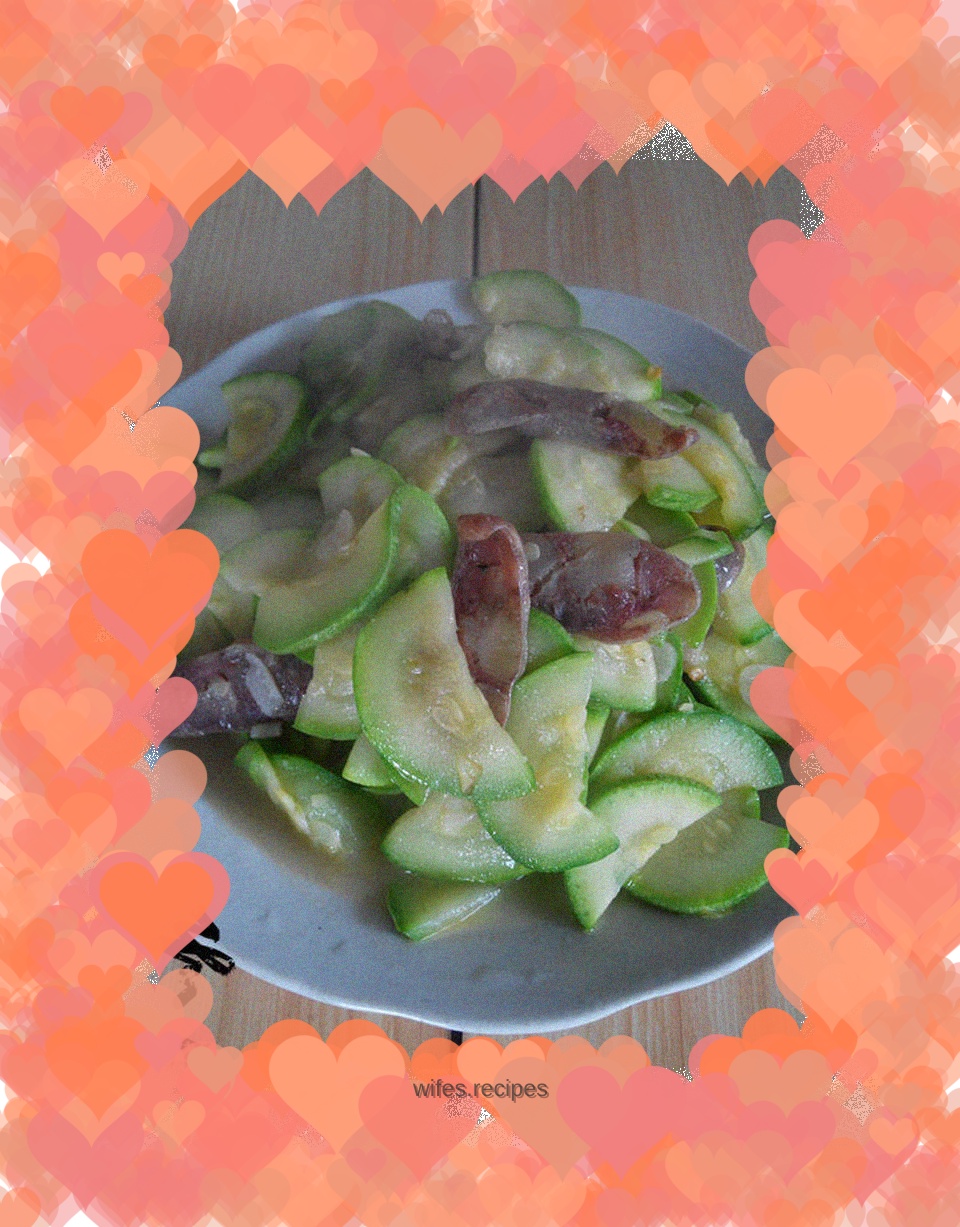 Stir-fried zucchini with dry sausage