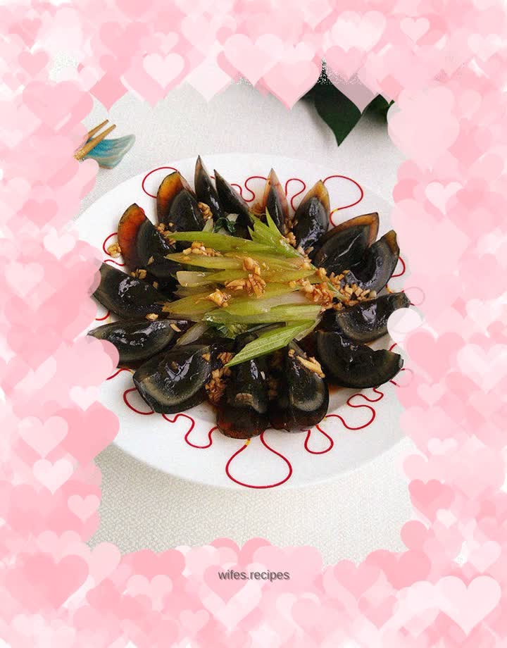 Sweet garlic sauce mixed with celery and preserved eggs