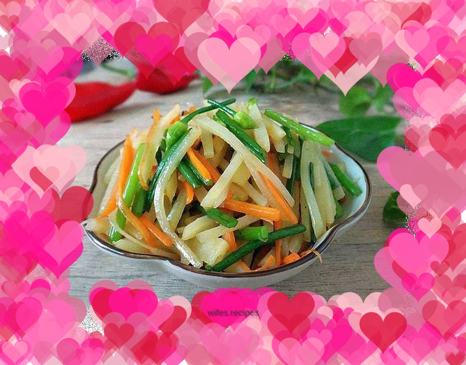 Stir-fried shredded potatoes with chive flowers