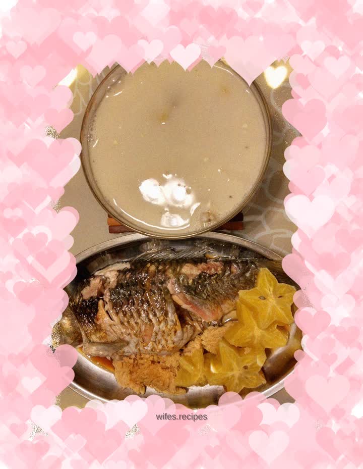 Star fruit and crucian carp soup