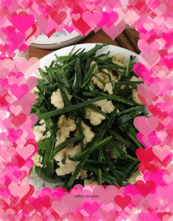 Leeks mixed with walnuts