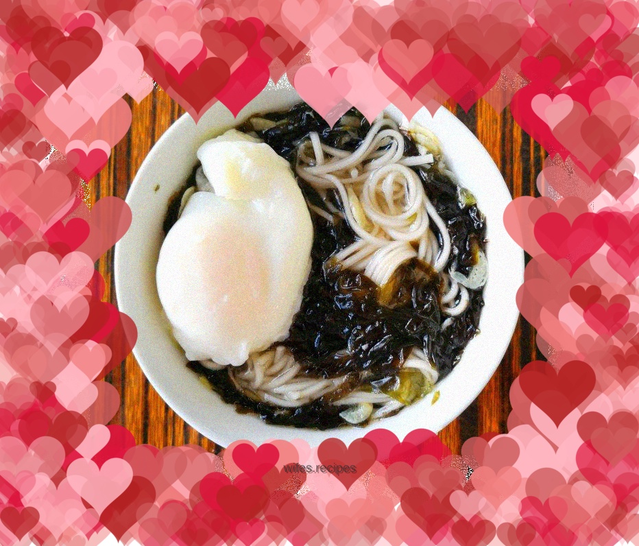 Seaweed noodle soup