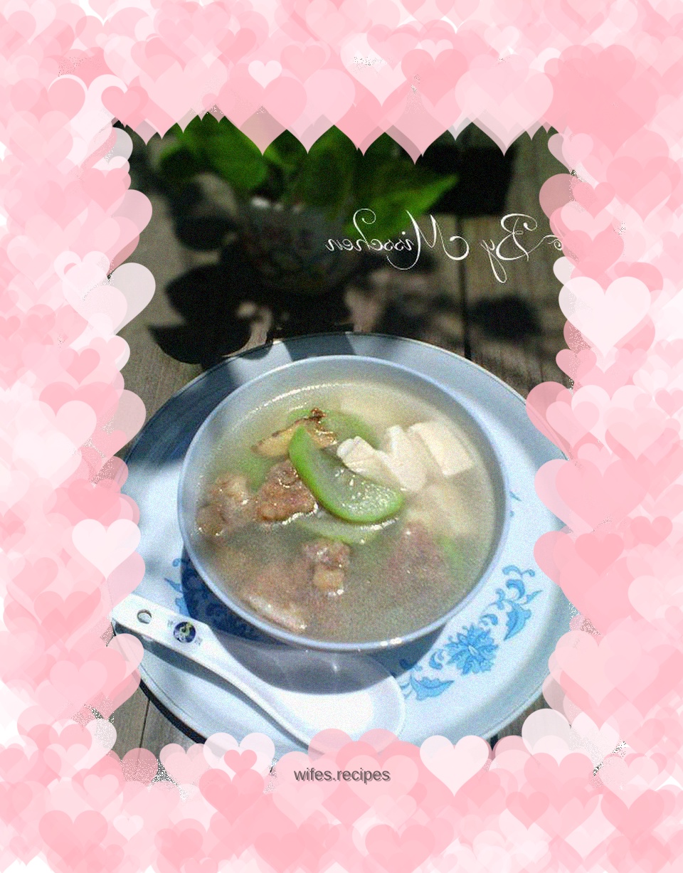 Luffa and tofu soup