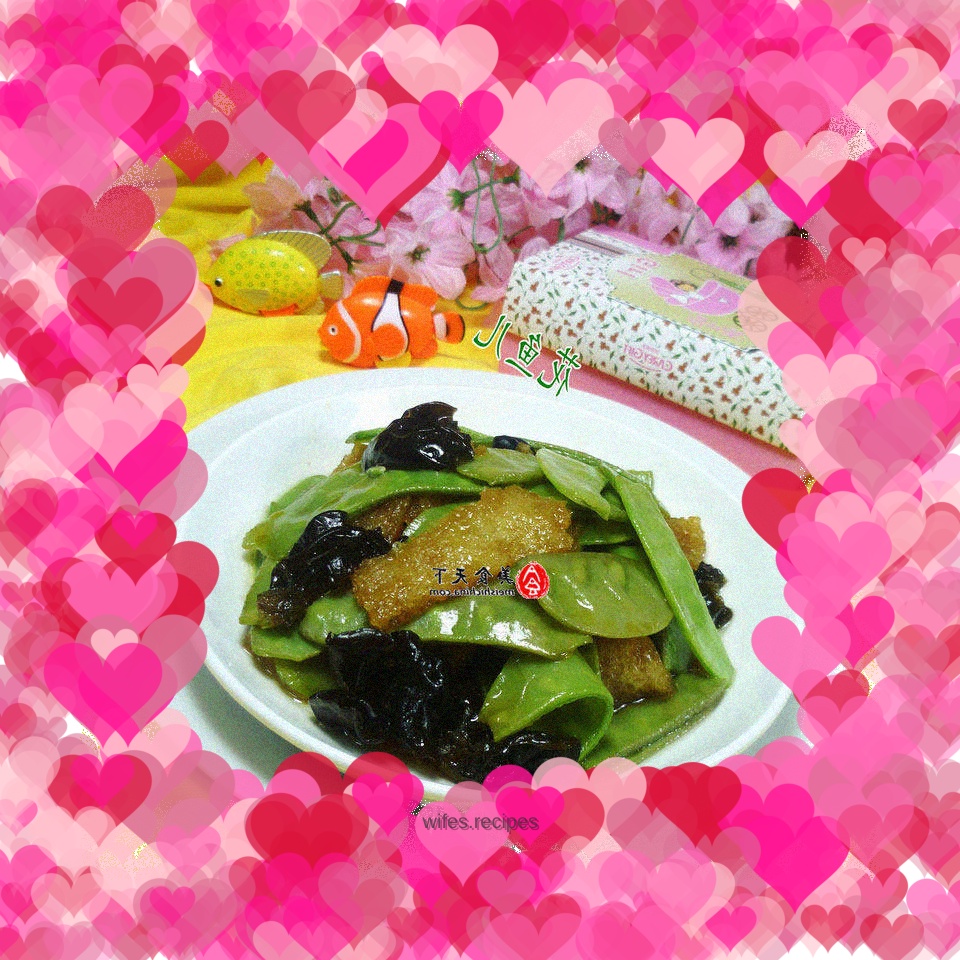 Stir-fried lentils with black fungus and pork skin