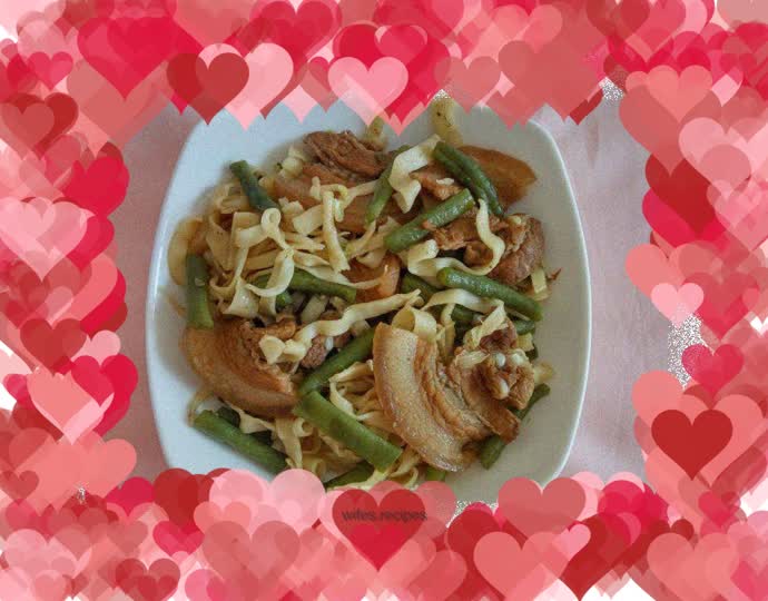 Braised noodles with pork belly and beans