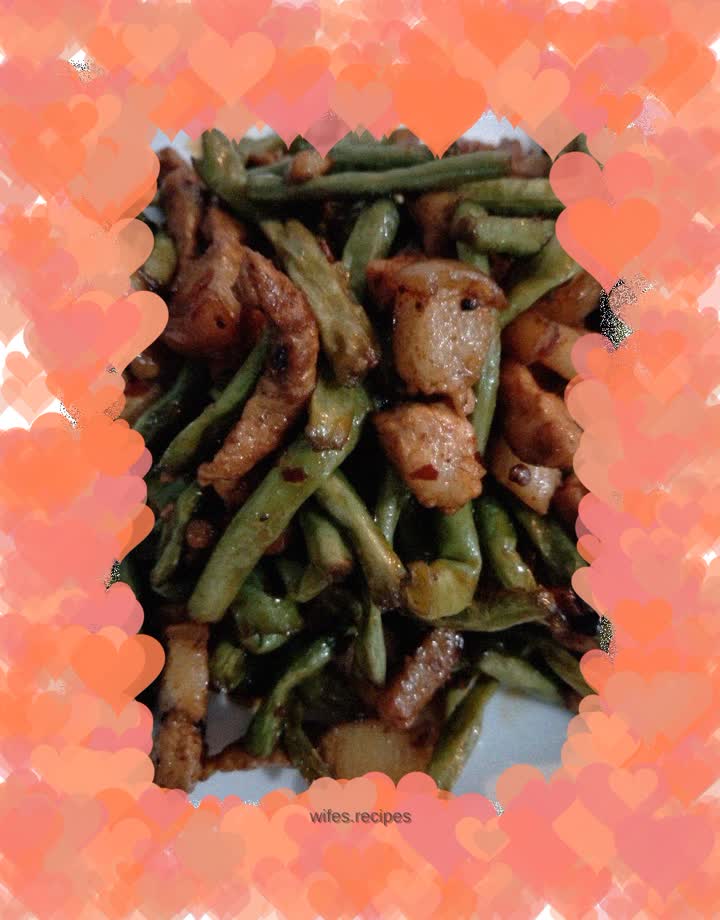 Stir-fried shredded pork with cowpeas