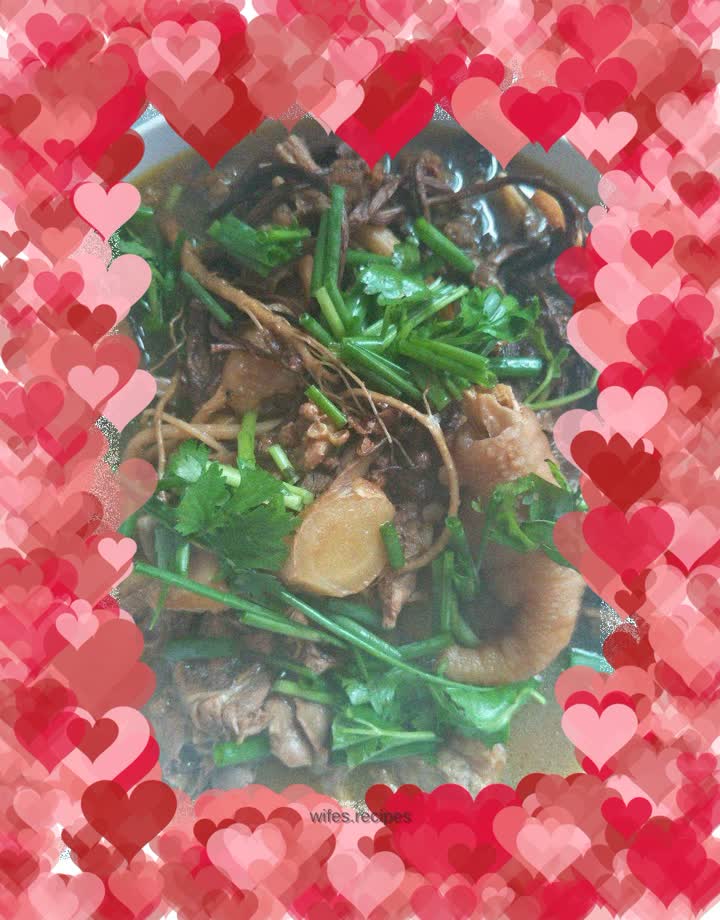 Braised local chicken with tea tree mushrooms