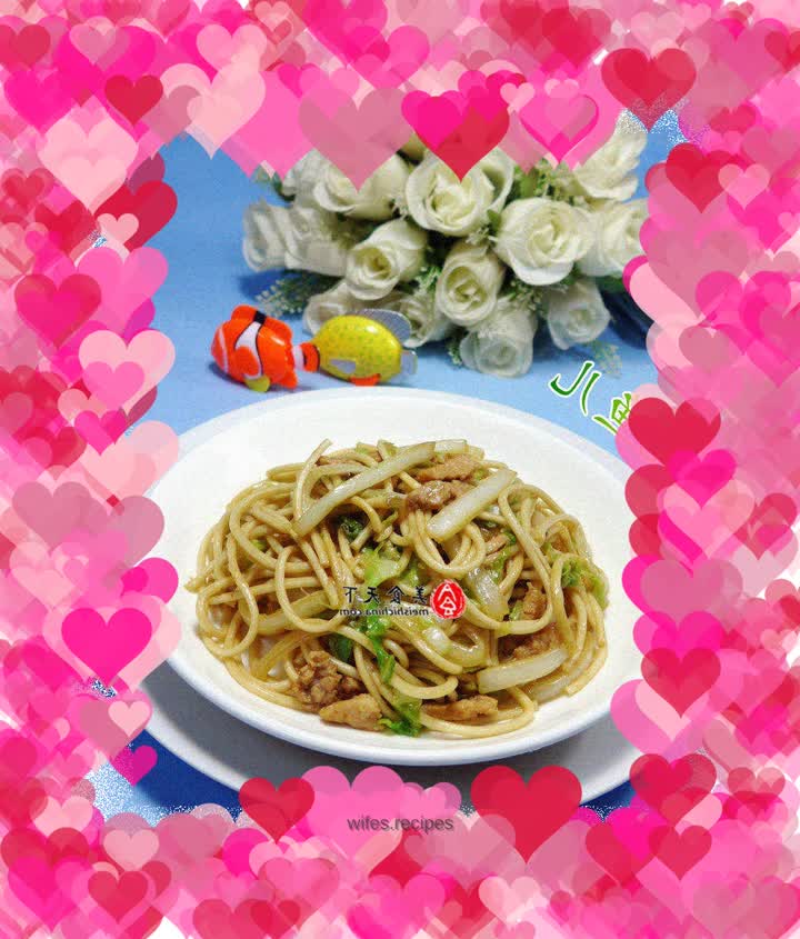 Fried noodles with shredded pork and cabbage