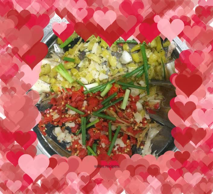 Two-color fish head with chopped pepper