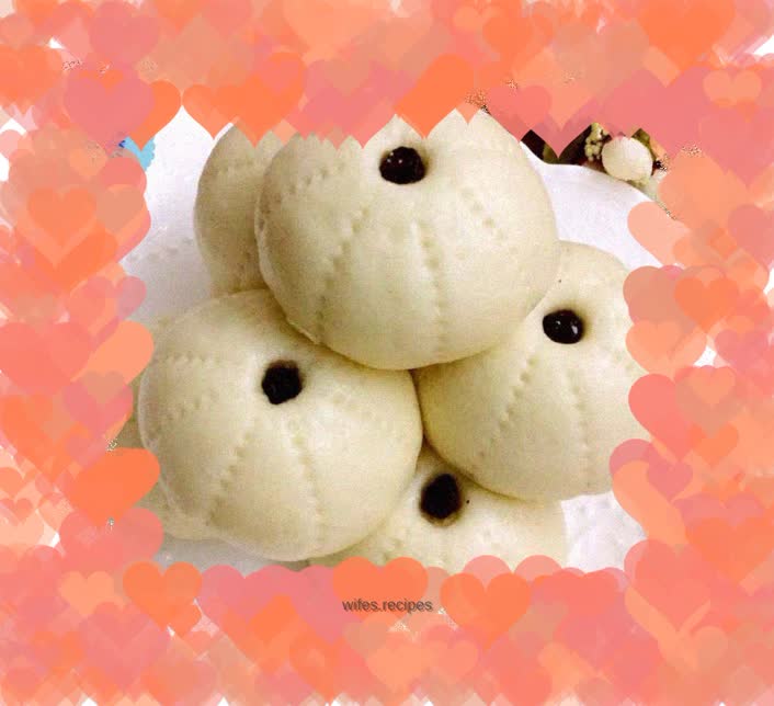 Flower shaped bean paste buns
