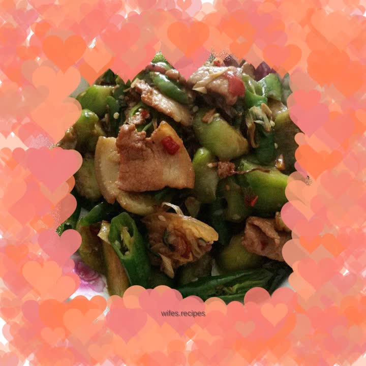 Stir-fried pork slices with loofah