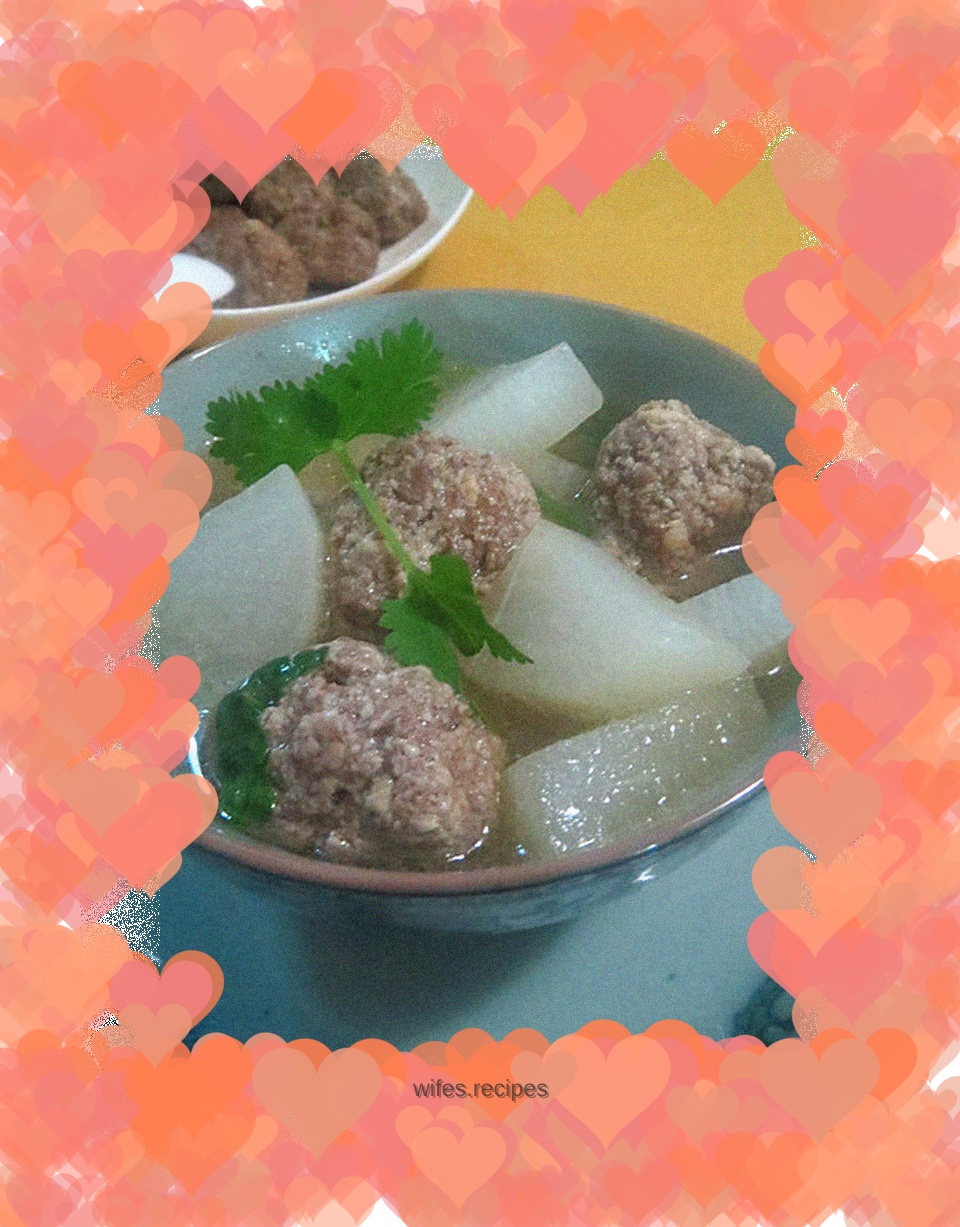 Beef meatballs and radish soup