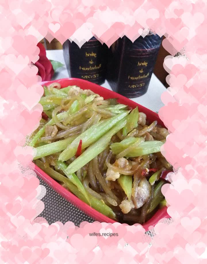 Stir-fried Pork Belly and Celery with Wide Noodles