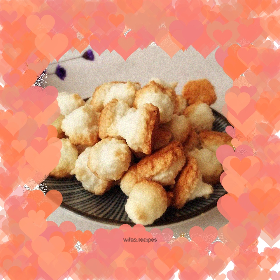 Coconut protein crisp
