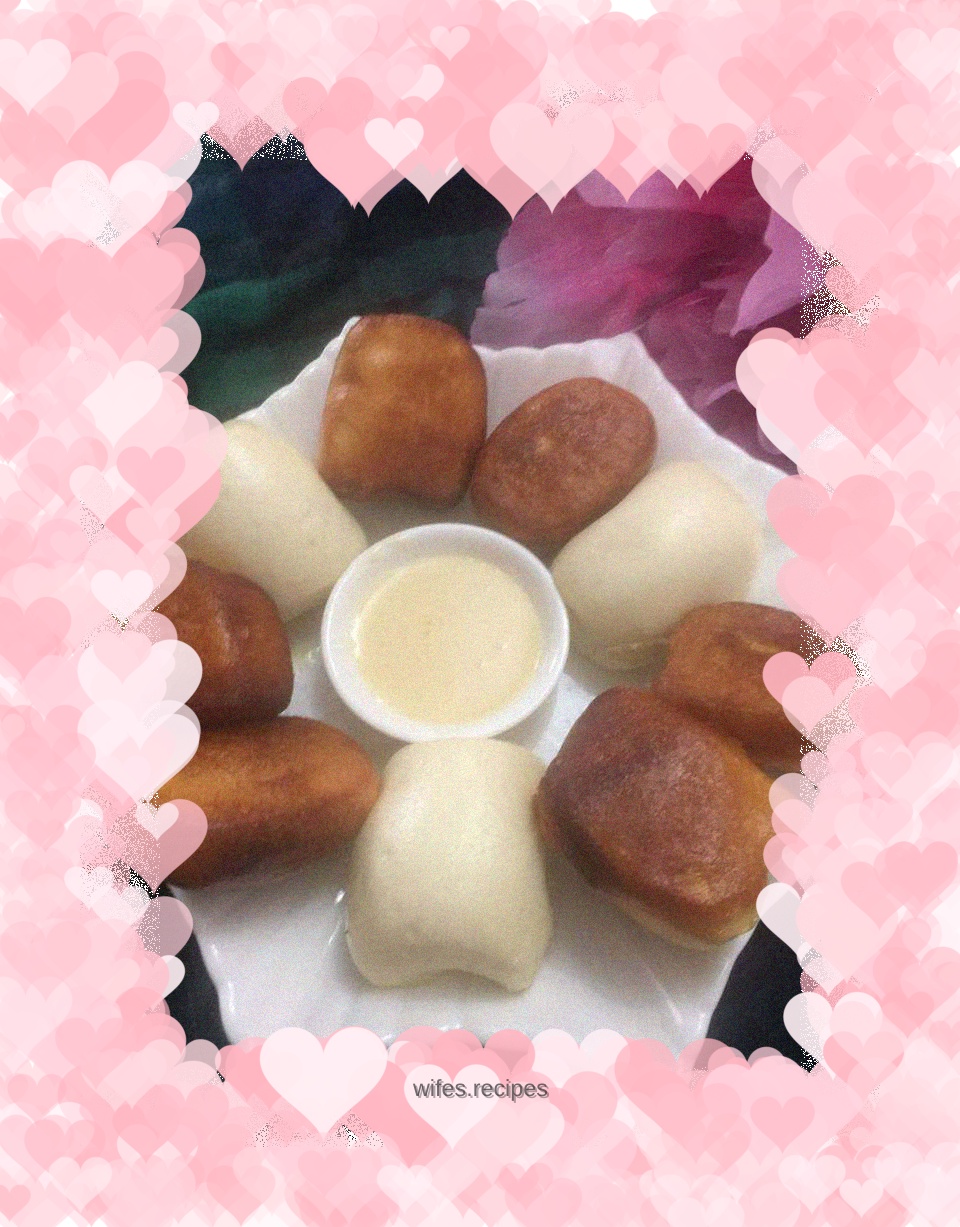 Gold and silver condensed milk steamed buns